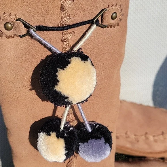 JUICY COUTURE SUEDE BOOTS - Picture 3 of 10